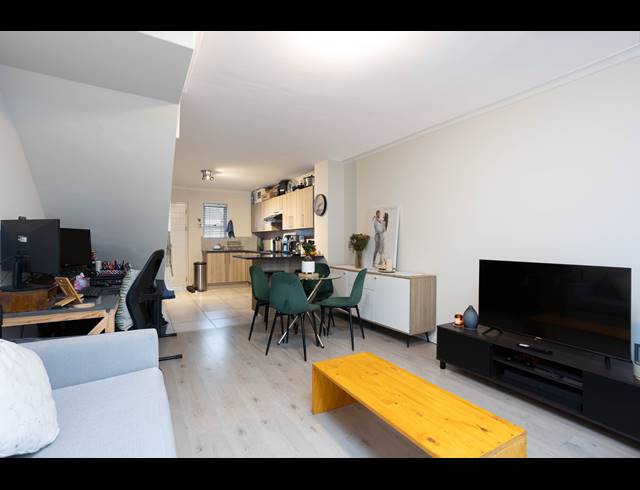 2 BEDROOM TOWNHOUSE TO LET IN HEATHFIELD